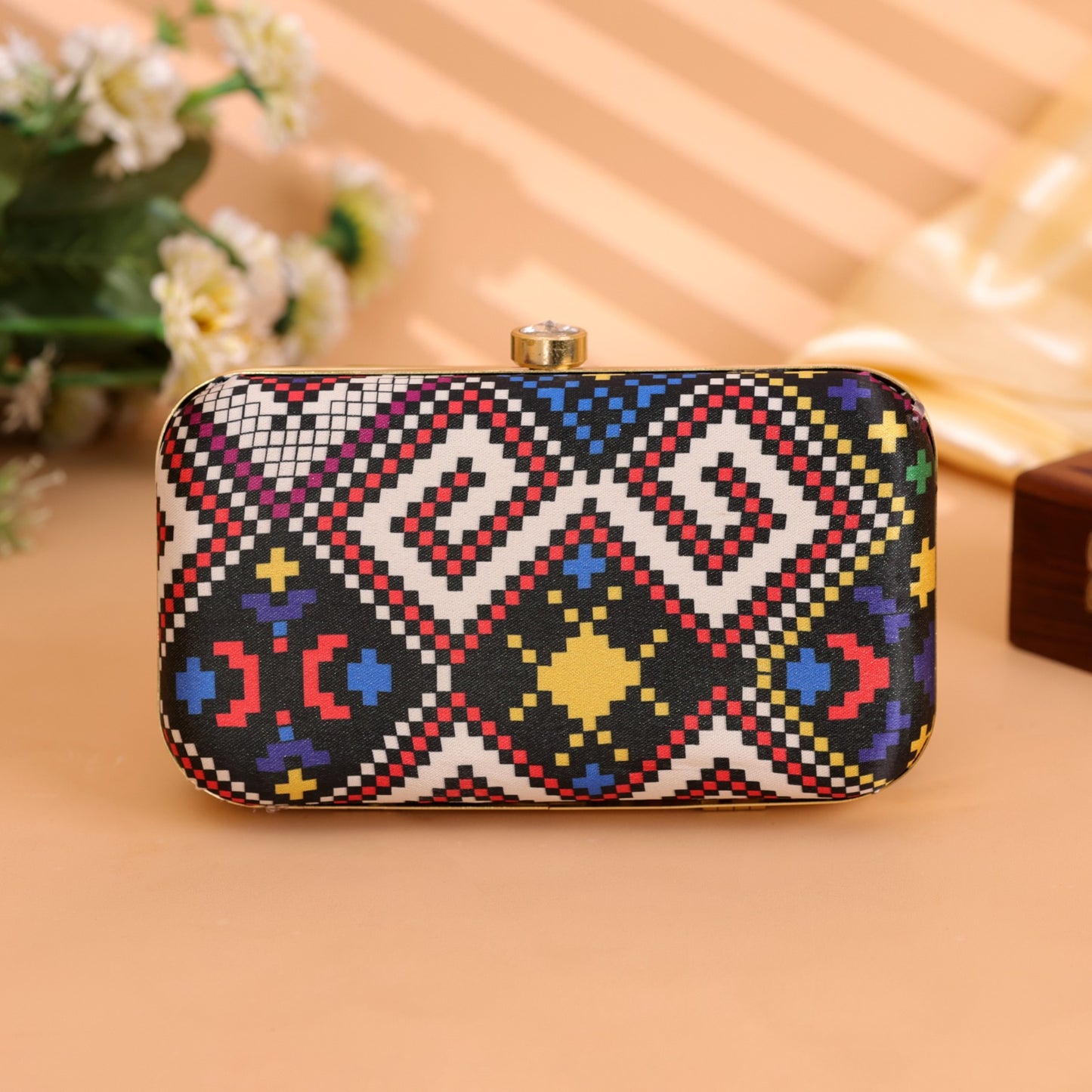 Velora Luxe Graphic Clutch – Urban Mosaic